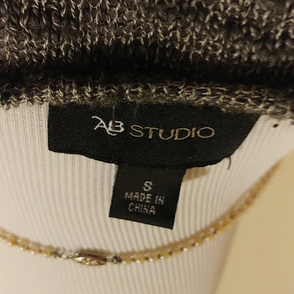 Grey sweater - Picture 2 of 3